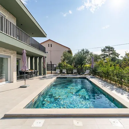 Amala By Interhome Sukošan