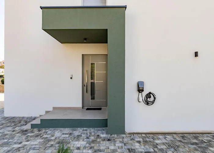 Amala By Interhome Sukošan